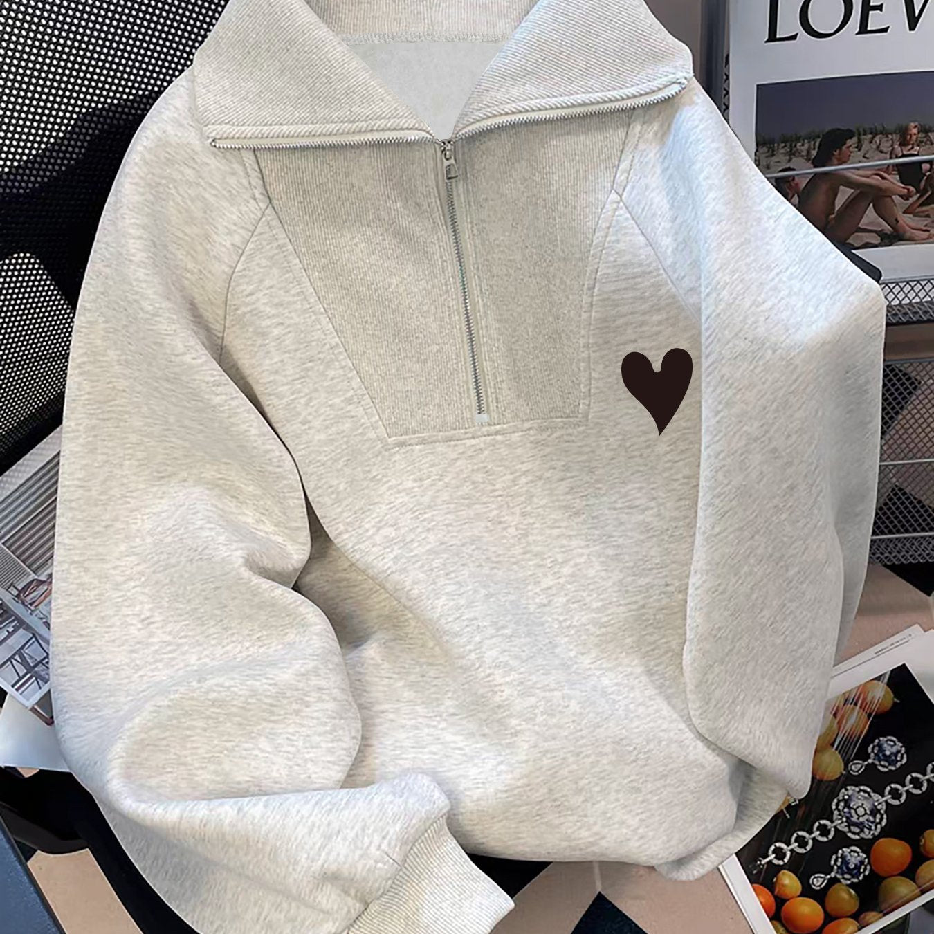 Sweat-shirt zippé à manches longues et imprimé cœur