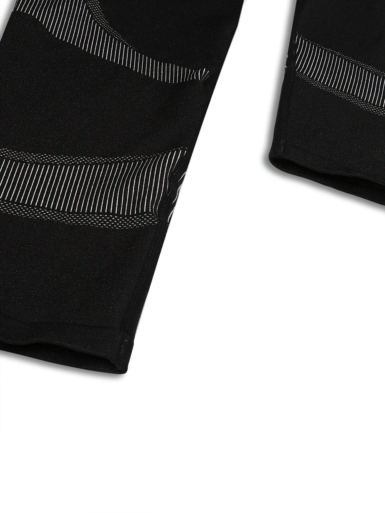 Pantalon de yoga fitness grande taille avec motif rayé noir et blanc, sans couture et taille haute.