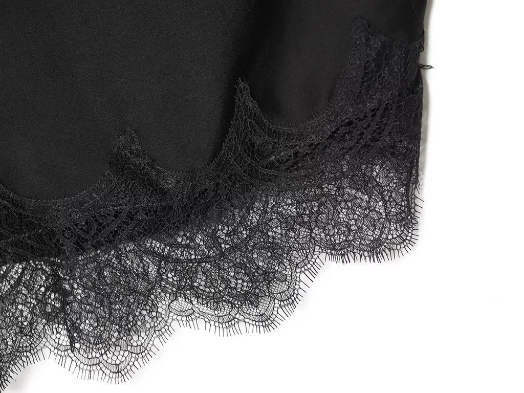 Haut en dentelle asymétrique