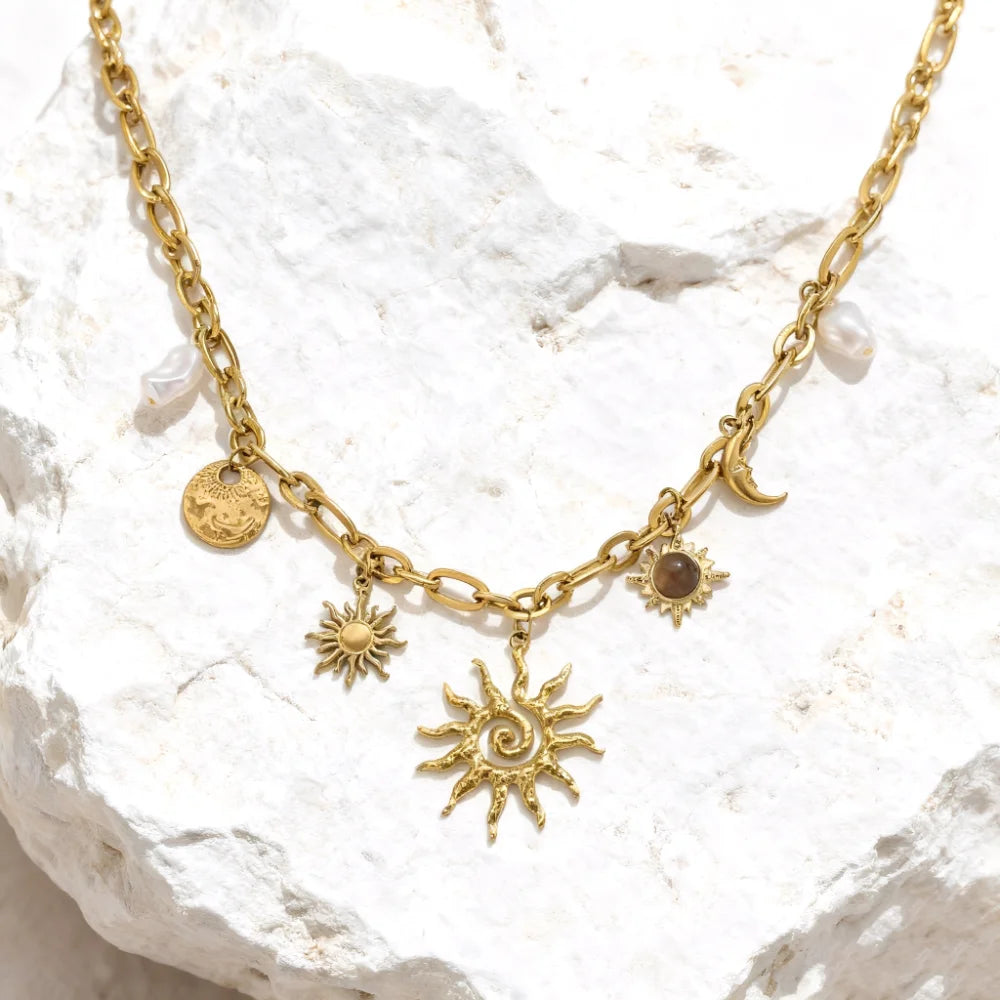 Collier avec pendentif en forme de soleil et de lune en acier inoxydable
