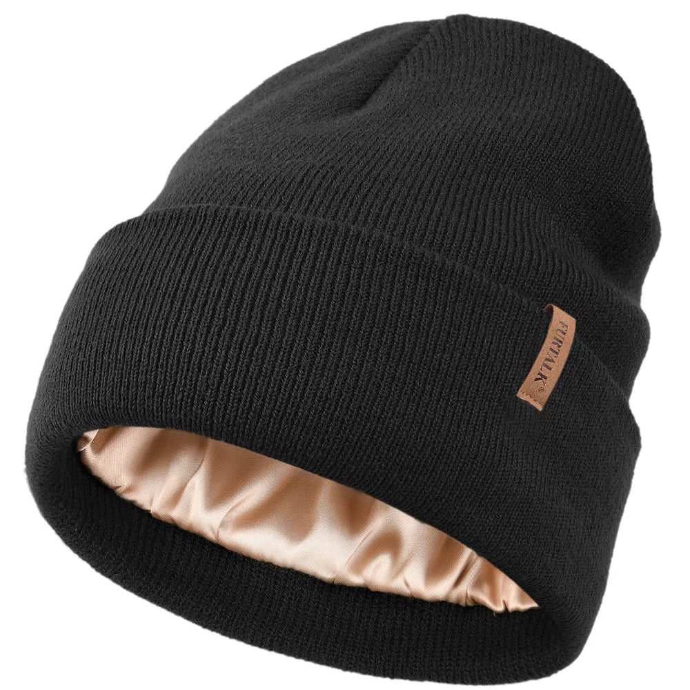 Bonnet tricoté avec doublure en satin