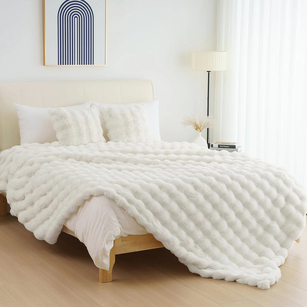 Couverture Battilo en fausse fourrure, jeté de lit moelleux