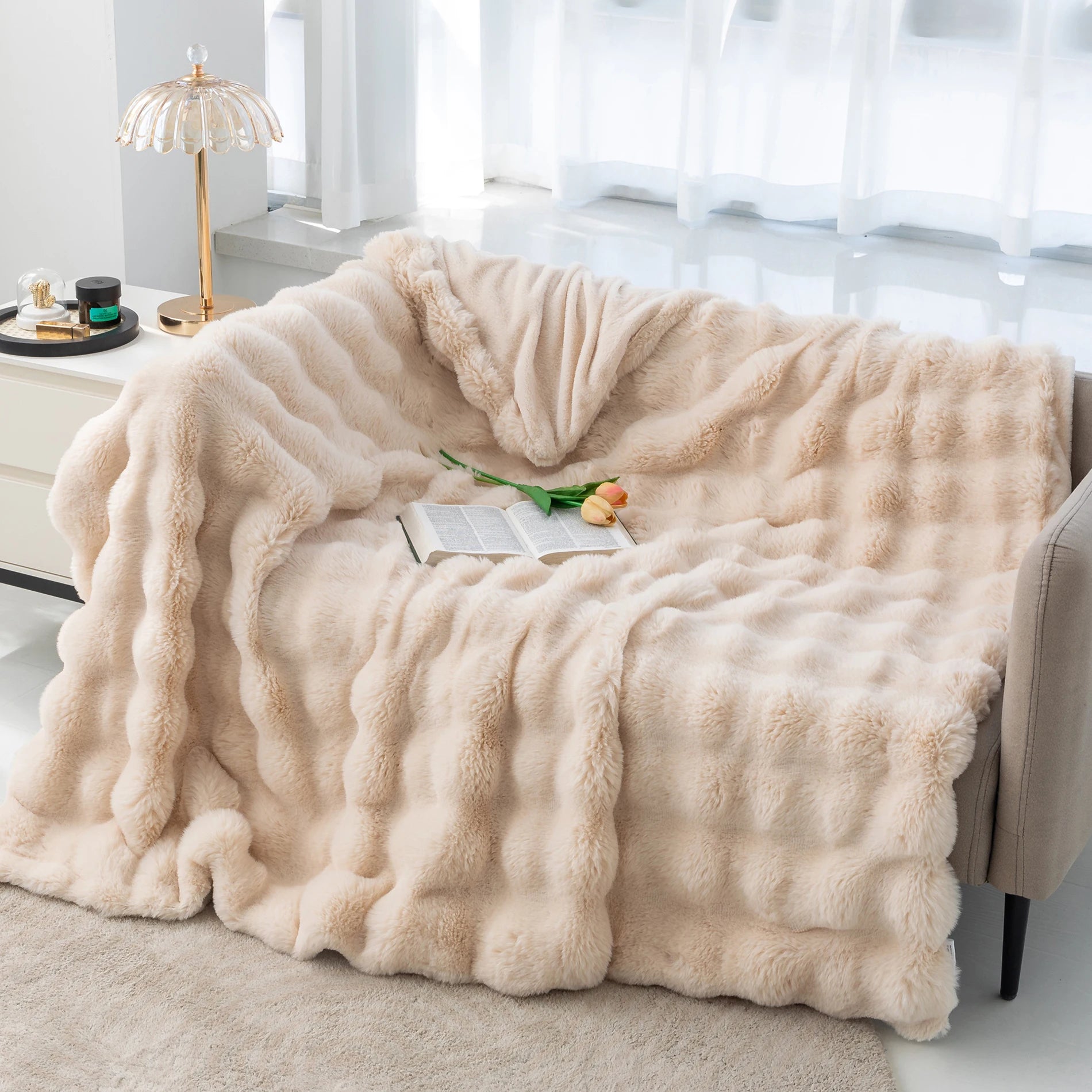 Couverture Battilo en fausse fourrure, jeté de lit moelleux