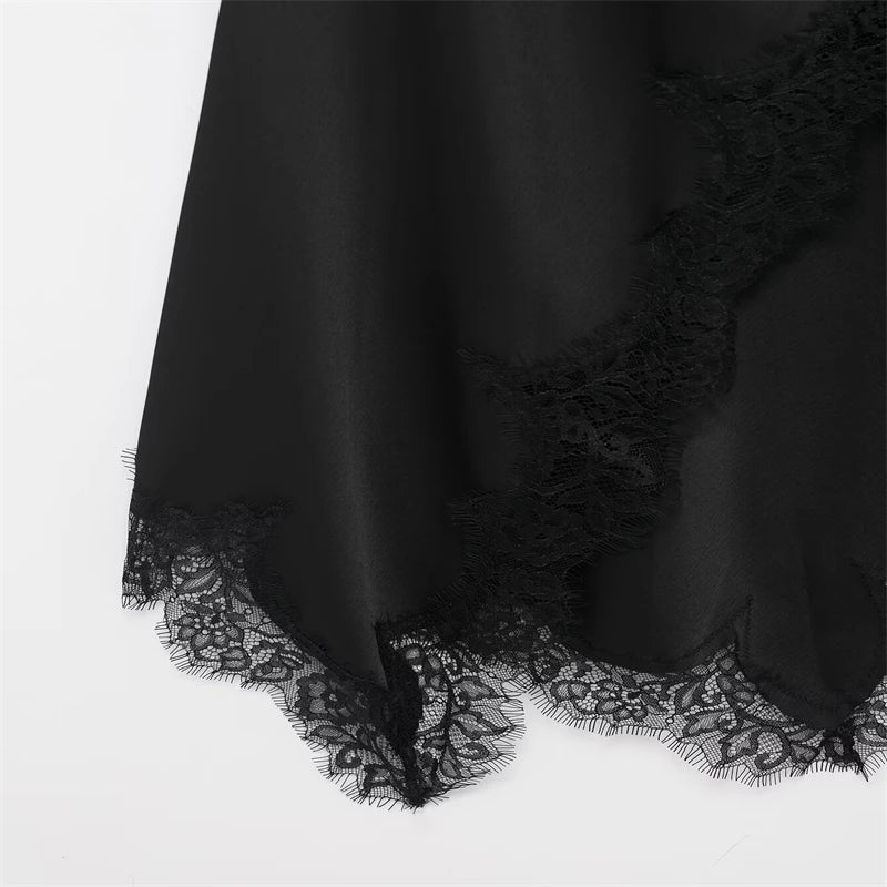 Robe à bretelles en satin noir