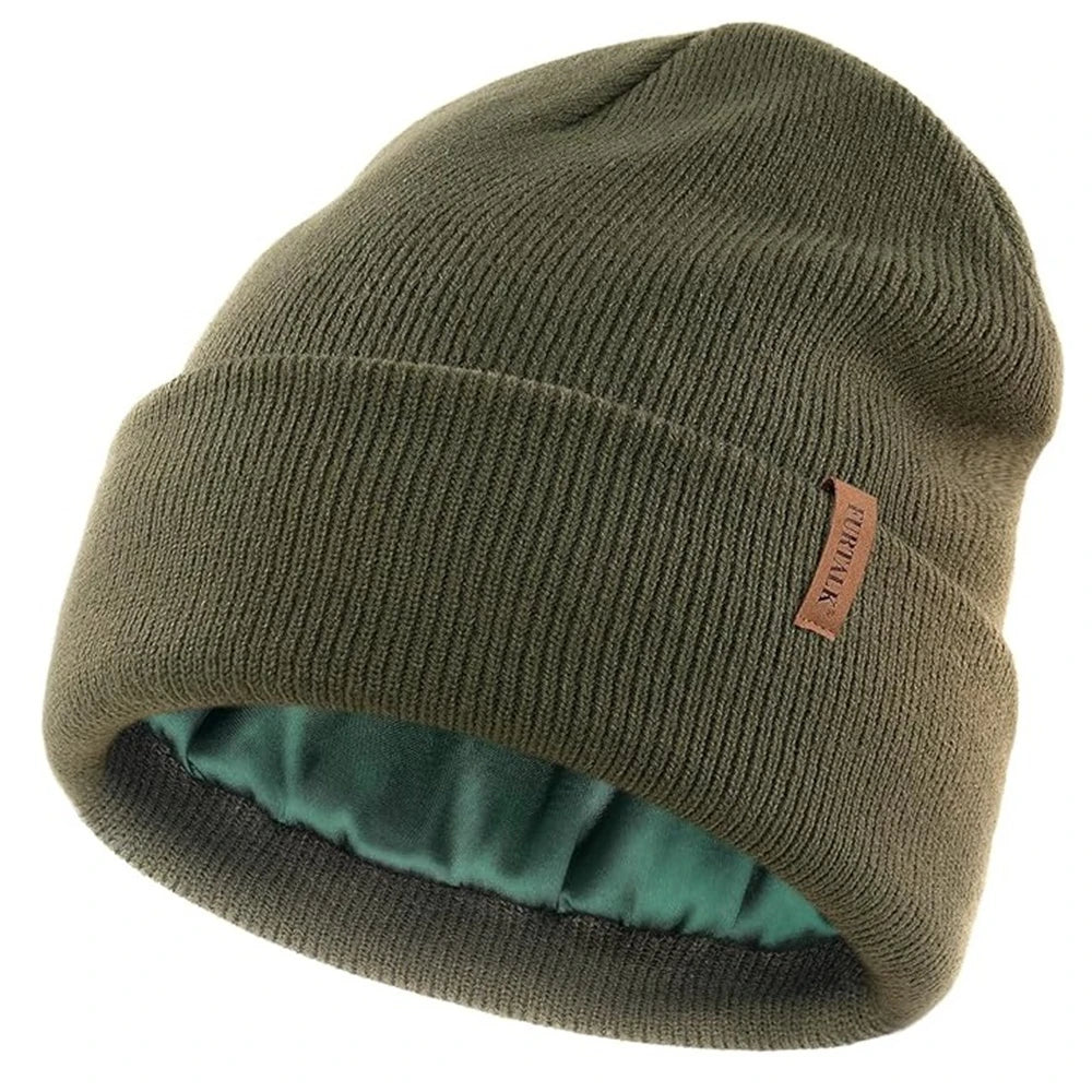 Bonnet tricoté avec doublure en satin