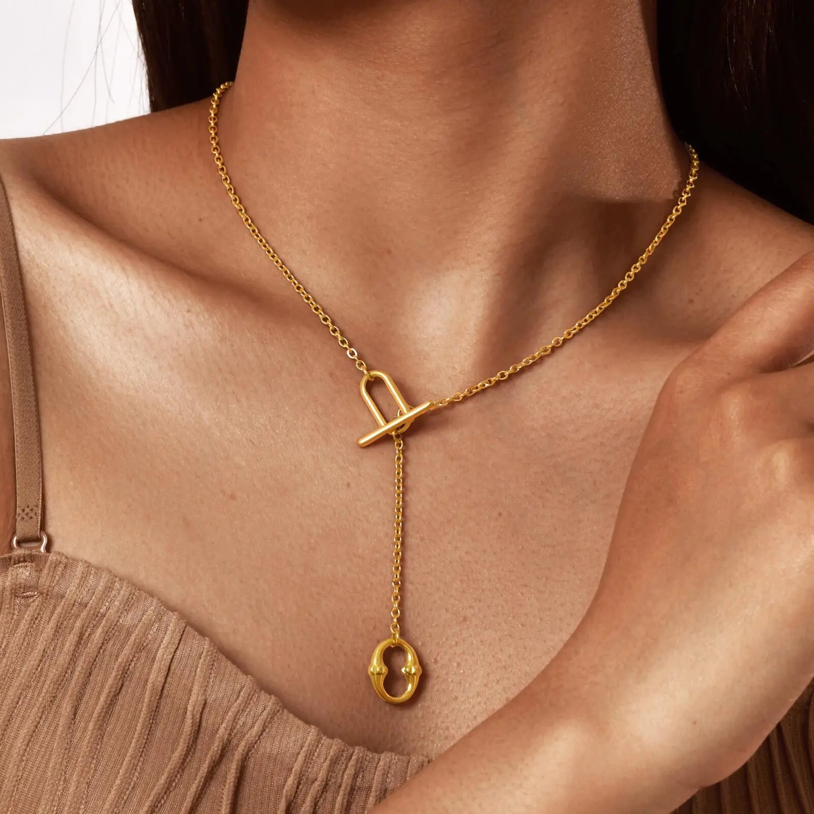 Collier ras du cou en acier inoxydable plaqué or 18 carats