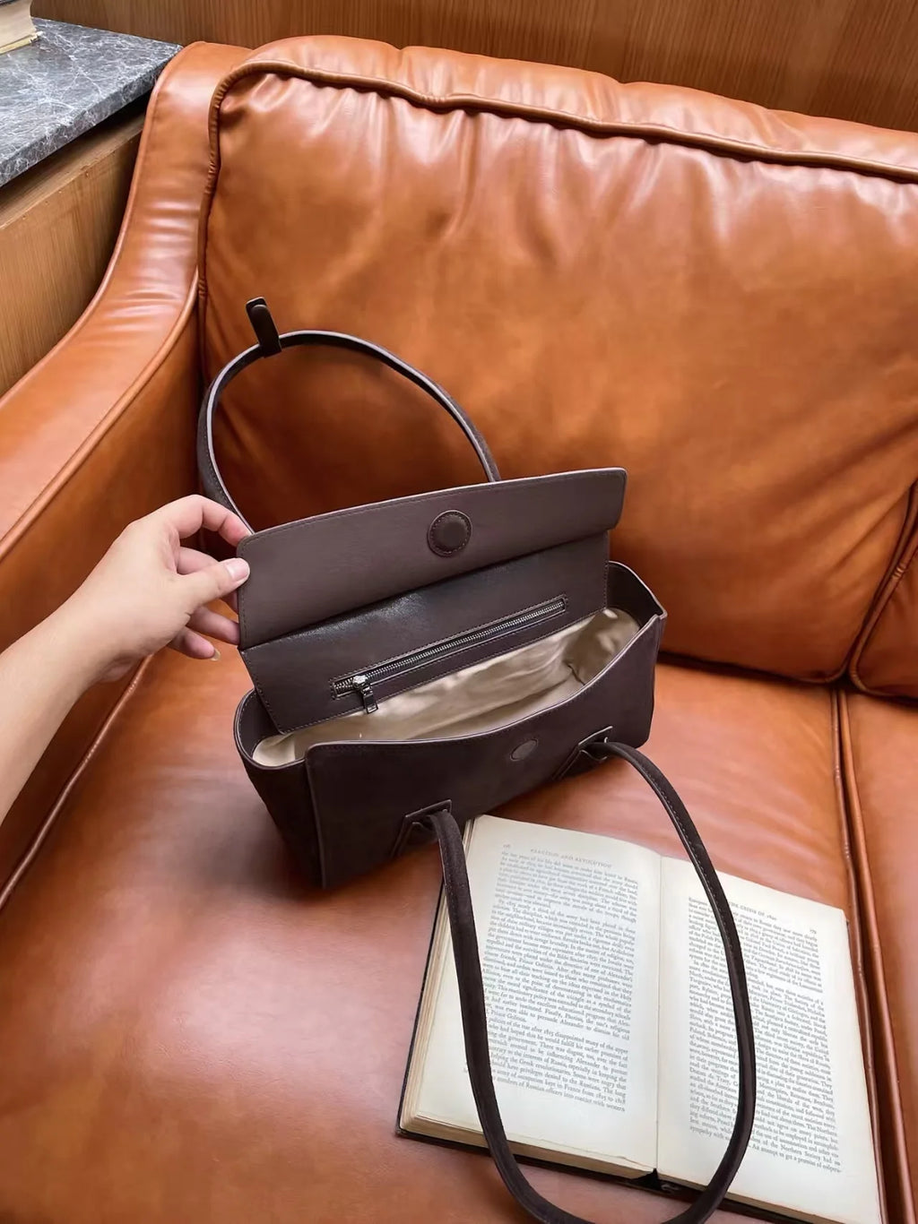 trapezförmige Wildledertasche