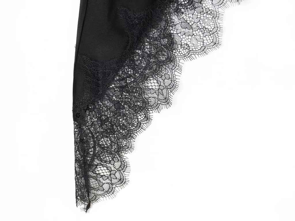 Haut en dentelle asymétrique