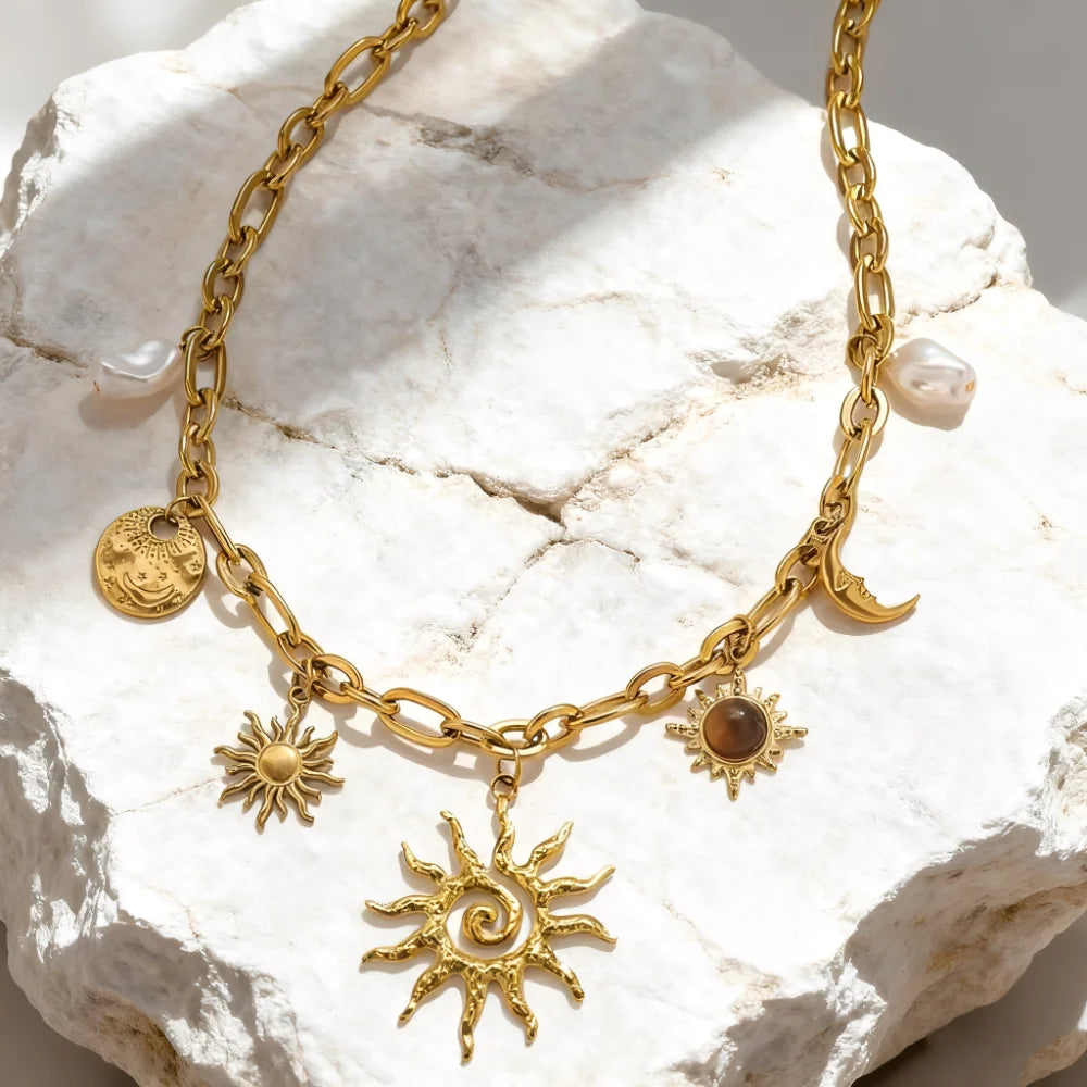 Collier avec pendentif en forme de soleil et de lune en acier inoxydable