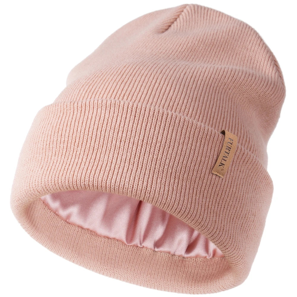 Bonnet tricoté avec doublure en satin