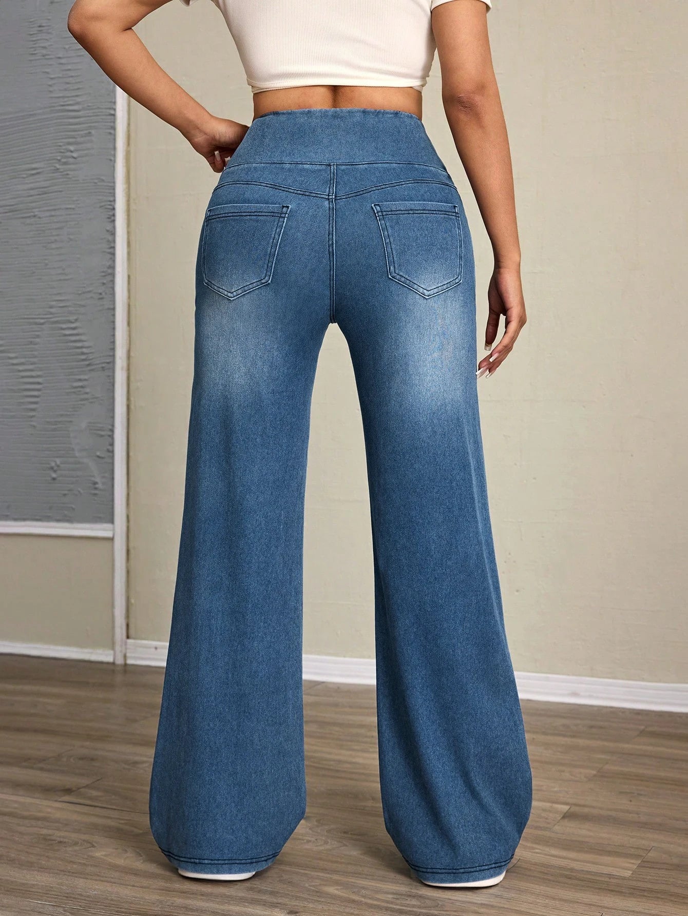 Jean taille haute à jambes larges pour femme avec ventre tuck