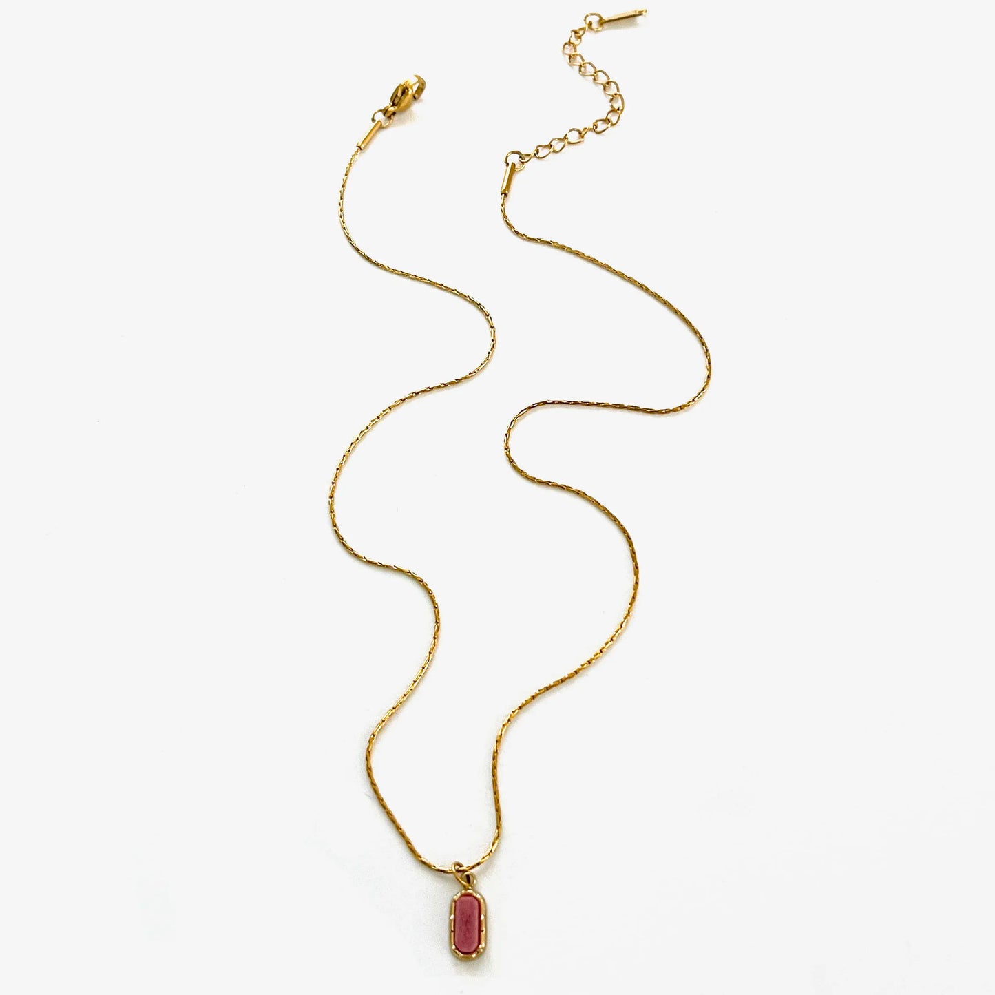 Collier minimaliste avec pendentif géométrique en pierre naturelle