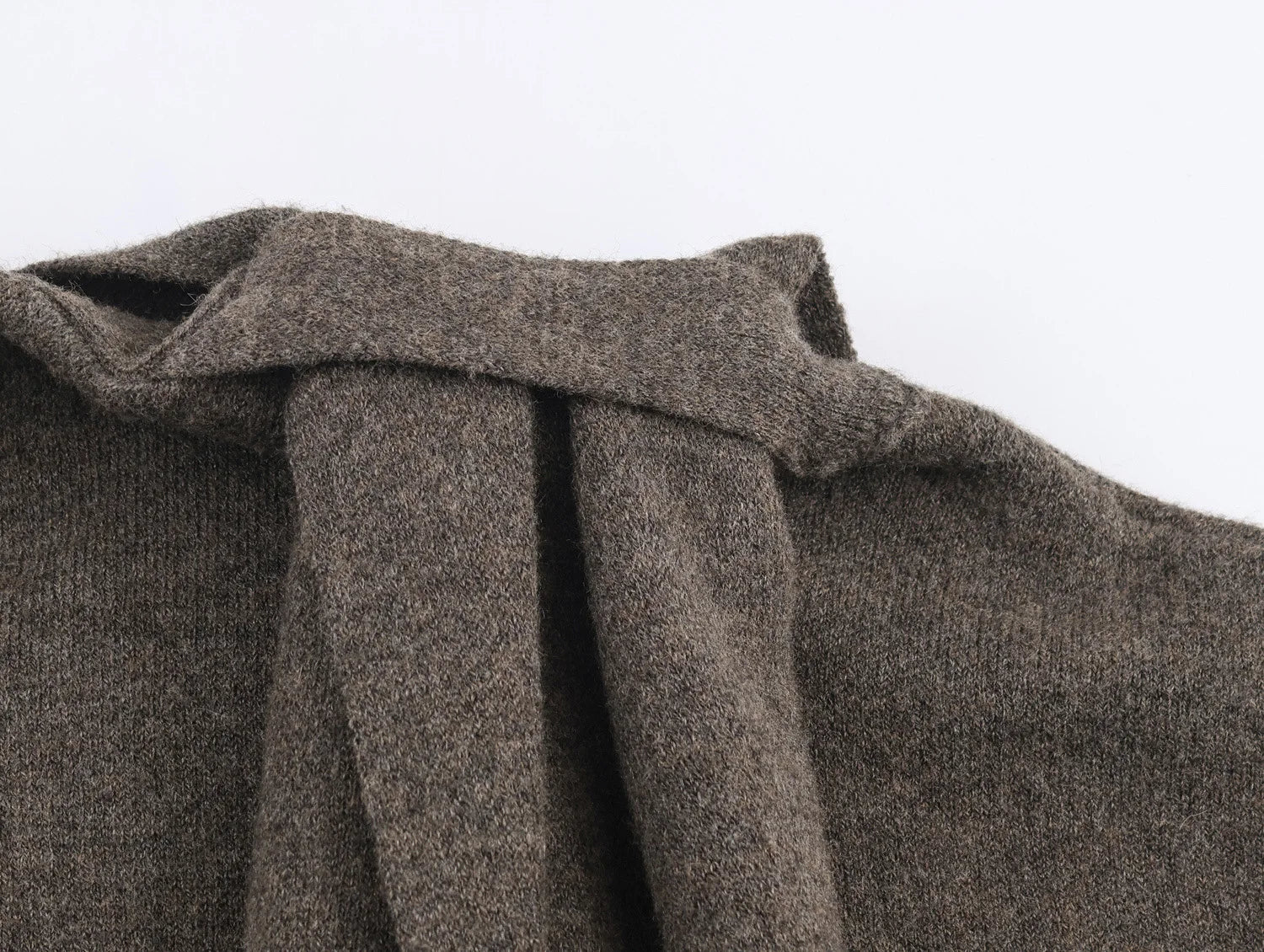 Pull avec cape en maille écharpe