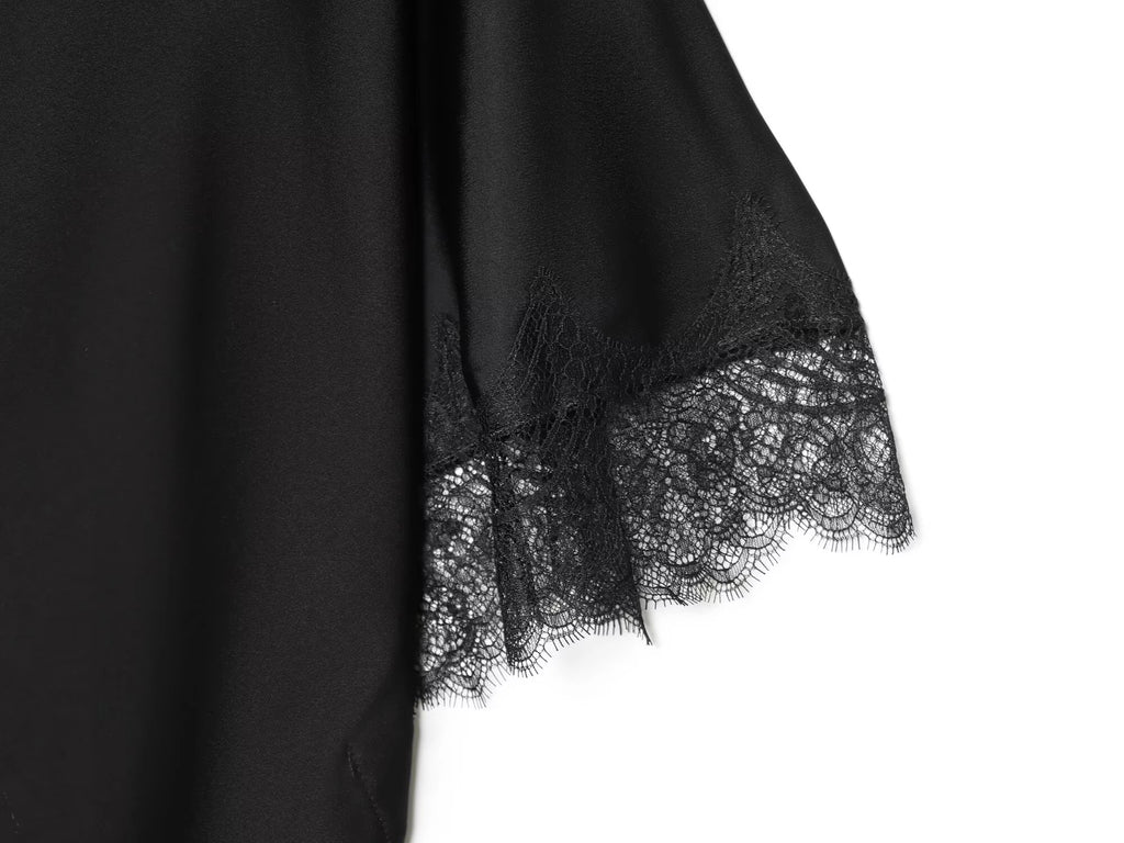 Haut en dentelle asymétrique