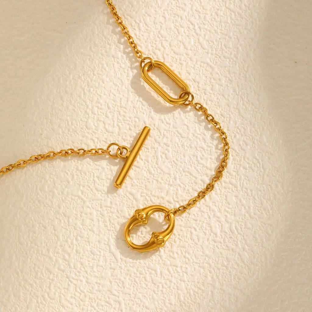 Collier ras du cou en acier inoxydable plaqué or 18 carats