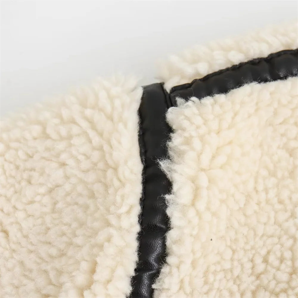 Manteau avec intégration de fausse fourrure