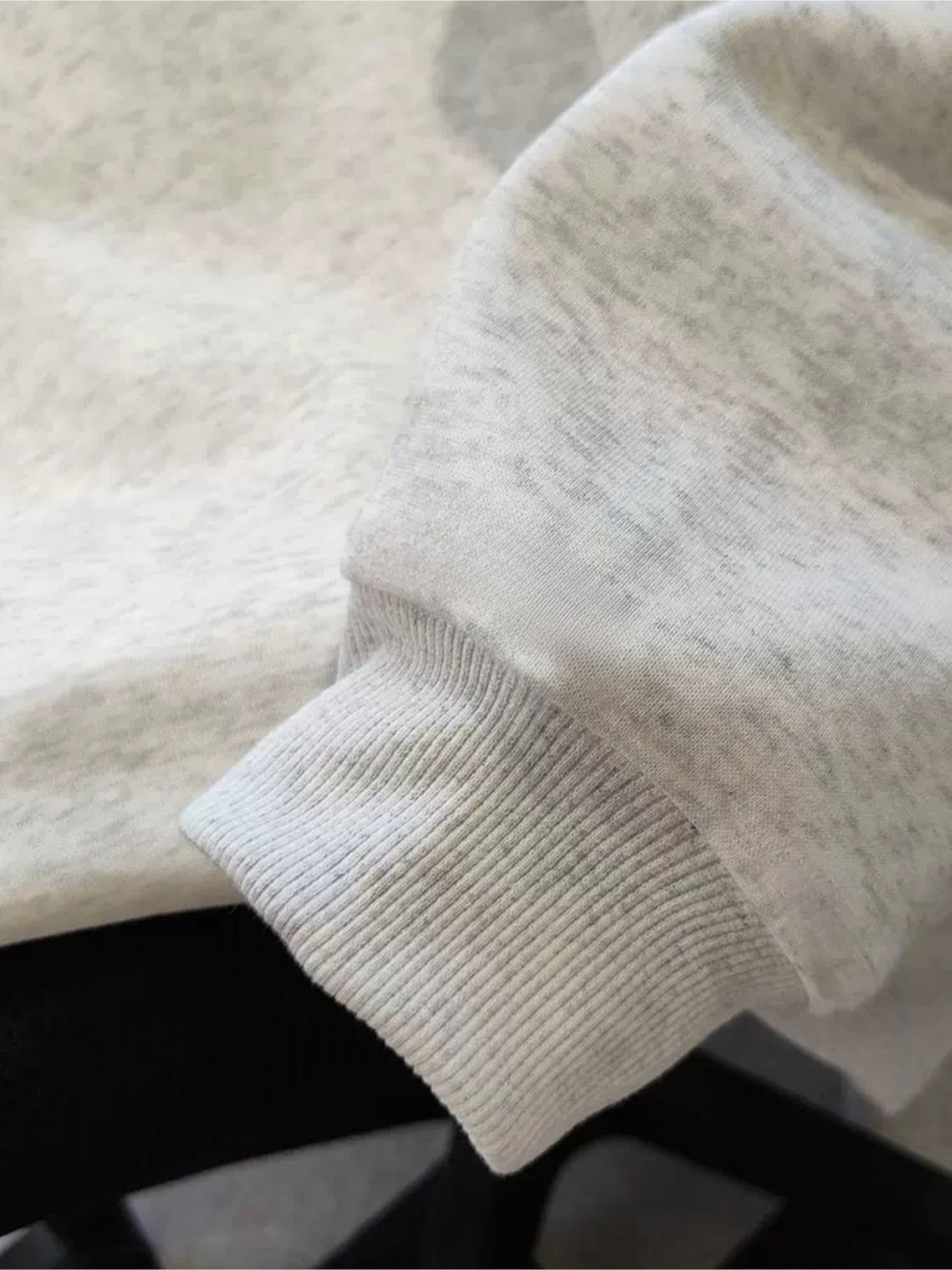 Sweat-shirt zippé à manches longues et imprimé cœur